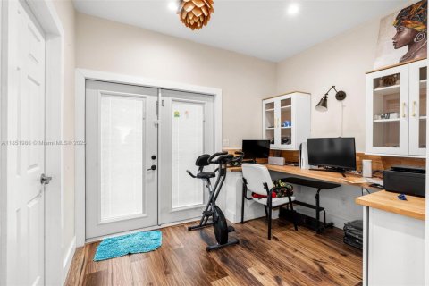 Casa en venta en Miami, Florida, 5 dormitorios, 193.52 m2 № 1858957 - foto 24