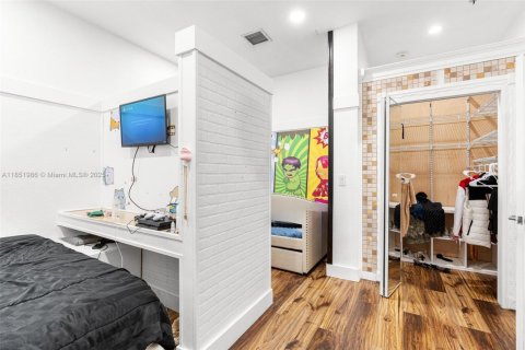 Casa en venta en Miami, Florida, 5 dormitorios, 193.52 m2 № 1858957 - foto 27