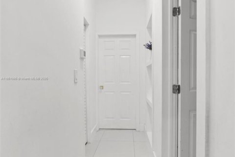 Casa en venta en Miami, Florida, 5 dormitorios, 193.52 m2 № 1858957 - foto 17