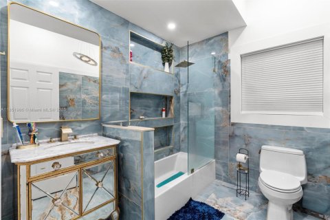 Casa en venta en Miami, Florida, 5 dormitorios, 193.52 m2 № 1858957 - foto 28