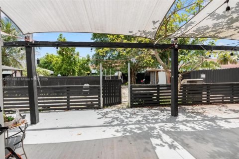 Casa en venta en Miami, Florida, 5 dormitorios, 193.52 m2 № 1858957 - foto 29