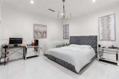 Casa en venta en Miami, Florida, 5 dormitorios, 193.52 m2 № 1858957 - foto 20