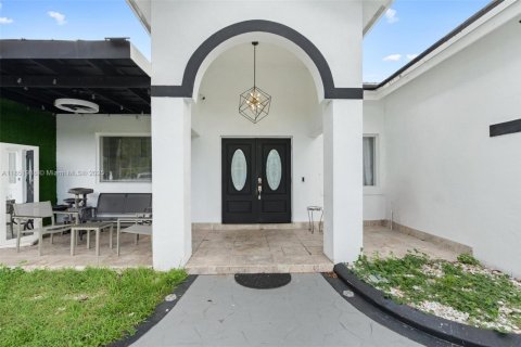 Casa en venta en Miami, Florida, 5 dormitorios, 193.52 m2 № 1858957 - foto 4