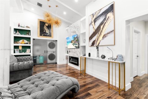 Casa en venta en Miami, Florida, 5 dormitorios, 193.52 m2 № 1858957 - foto 14