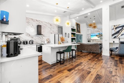Casa en venta en Miami, Florida, 5 dormitorios, 193.52 m2 № 1858957 - foto 5