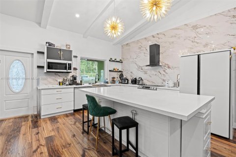 Casa en venta en Miami, Florida, 5 dormitorios, 193.52 m2 № 1858957 - foto 9