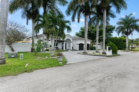 Casa en venta en Miami, Florida, 5 dormitorios, 193.52 m2 № 1858957 - foto 2