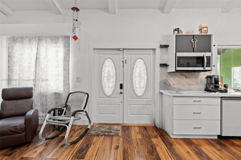 Casa en venta en Miami, Florida, 5 dormitorios, 193.52 m2 № 1858957 - foto 7