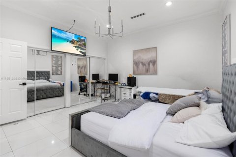Casa en venta en Miami, Florida, 5 dormitorios, 193.52 m2 № 1858957 - foto 19