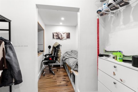 Casa en venta en Miami, Florida, 5 dormitorios, 193.52 m2 № 1858957 - foto 23