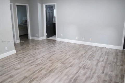 Casa en venta en Coral Springs, Florida, 5 dormitorios, 262.73 m2 № 2081248 - foto 22