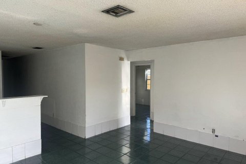 Immobilier commercial à louer à Stuart, Floride: 3 chambres, 105.91 m2 № 1168591 - photo 1