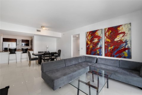 Снять в аренду кондоминиум в Майами, Флорида 2 спальни, 102.29м2, № 1995383 - фото 7
