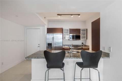 Снять в аренду кондоминиум в Майами, Флорида 2 спальни, 102.29м2, № 1995383 - фото 3