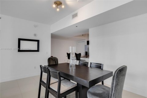 Снять в аренду кондоминиум в Майами, Флорида 2 спальни, 102.29м2, № 1995383 - фото 9