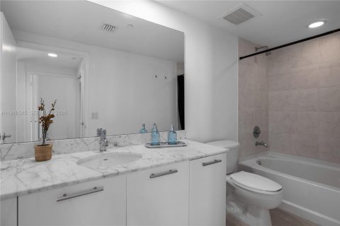 Снять в аренду кондоминиум в Майами, Флорида 2 спальни, 102.29м2, № 1995383 - фото 17