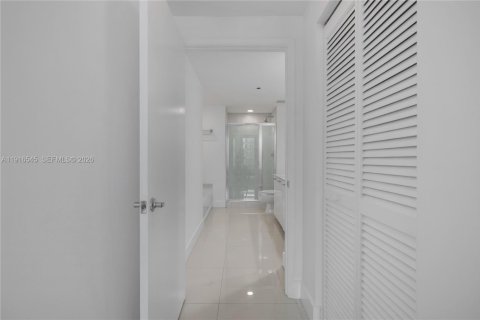 Снять в аренду кондоминиум в Майами, Флорида 2 спальни, 102.29м2, № 1995383 - фото 26