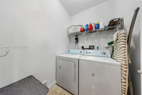 Touwnhouse à vendre à Doral, Floride: 3 chambres, 191.56 m2 № 2058319 - photo 16