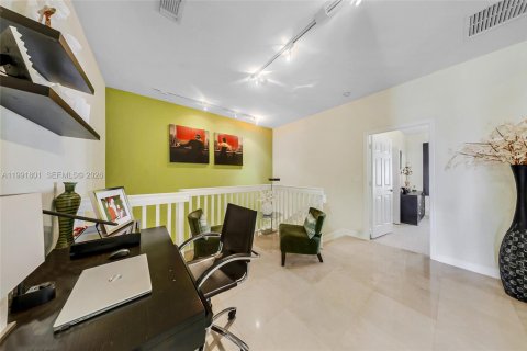 Touwnhouse à vendre à Doral, Floride: 3 chambres, 191.56 m2 № 2058319 - photo 2