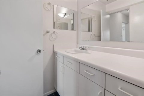 Condo in Altamonte Springs, Florida, 1 bedroom  № 2197056 - photo 15