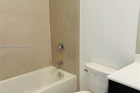 Снять в аренду таунхаус в Хомстед, Флорида 3 спальни, 137.77м2, № 2081278 - фото 10