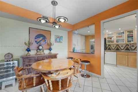 Condominio en venta en Miami, Florida, 2 dormitorios, 117.8 m2 № 1981889 - foto 12