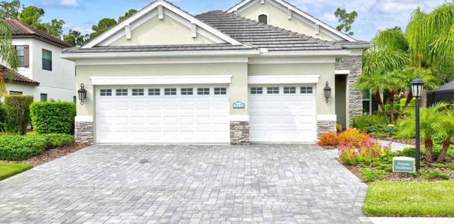 House in Venice, Florida 3 bedrooms, 226.31 sq.m. № 2258481