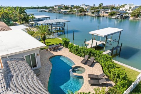 Villa ou maison à louer à Clearwater, Floride: 4 chambres, 263.1 m2 № 2425349 - photo 2