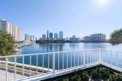 Condominio en venta en Sunny Isles Beach, Florida, 2 dormitorios, 93.65 m2 № 1995428 - foto 20