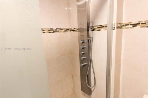 Condominio en venta en Sunny Isles Beach, Florida, 2 dormitorios, 93.65 m2 № 1995428 - foto 17