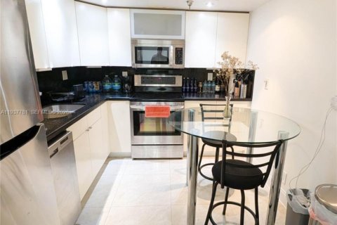 Condominio en venta en Sunny Isles Beach, Florida, 2 dormitorios, 93.65 m2 № 1995428 - foto 2