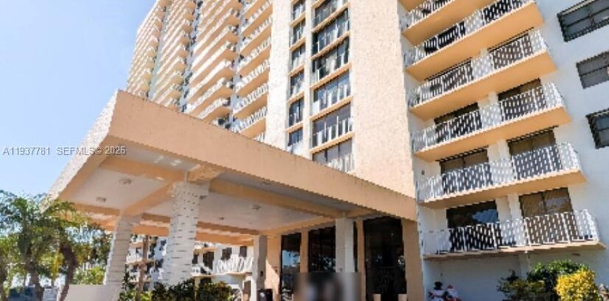 Condominio en Sunny Isles Beach, Florida, 2 dormitorios  № 1995428