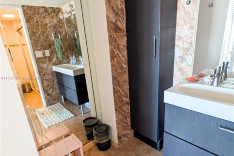 Condominio en venta en Sunny Isles Beach, Florida, 2 dormitorios, 93.65 m2 № 1995428 - foto 11