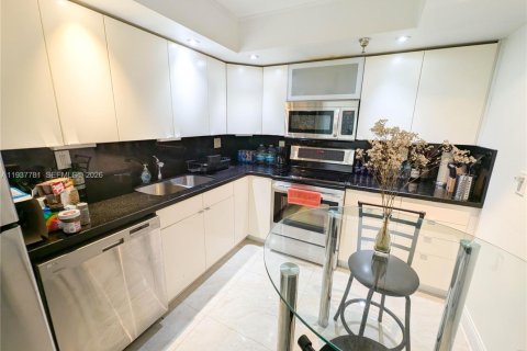 Condominio en venta en Sunny Isles Beach, Florida, 2 dormitorios, 93.65 m2 № 1995428 - foto 3