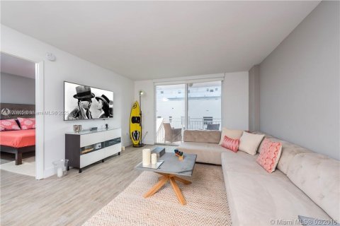 Condominio en venta en Miami Beach, Florida, 1 dormitorio, 61.22 m2 № 1975035 - foto 7
