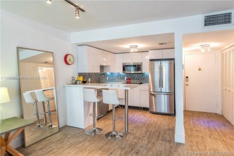 Condominio en venta en Miami Beach, Florida, 1 dormitorio, 61.22 m2 № 1975035 - foto 8