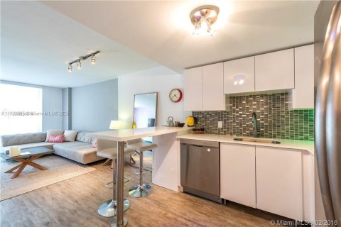 Condominio en venta en Miami Beach, Florida, 1 dormitorio, 61.22 m2 № 1975035 - foto 9