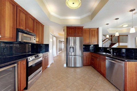 House in Miami, Florida 5 bedrooms, 316.15 sq.m. № 1989355 - photo 12