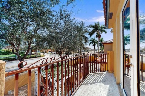 House in Miami, Florida 5 bedrooms, 316.15 sq.m. № 1989355 - photo 28