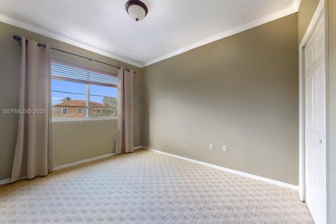 House in Miami, Florida 5 bedrooms, 316.15 sq.m. № 1989355 - photo 15