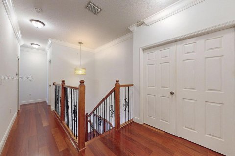 House in Miami, Florida 5 bedrooms, 316.15 sq.m. № 1989355 - photo 3