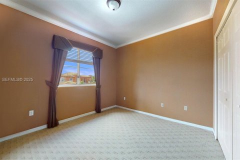 House in Miami, Florida 5 bedrooms, 316.15 sq.m. № 1989355 - photo 17