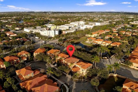 House in Miami, Florida 5 bedrooms, 316.15 sq.m. № 1989355 - photo 5