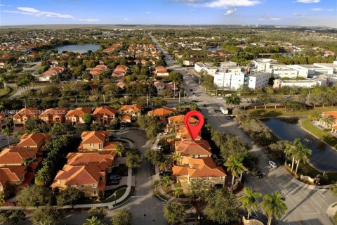 House in Miami, Florida 5 bedrooms, 316.15 sq.m. № 1989355 - photo 21