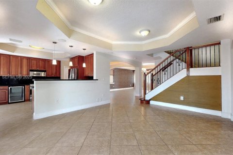 House in Miami, Florida 5 bedrooms, 316.15 sq.m. № 1989355 - photo 25