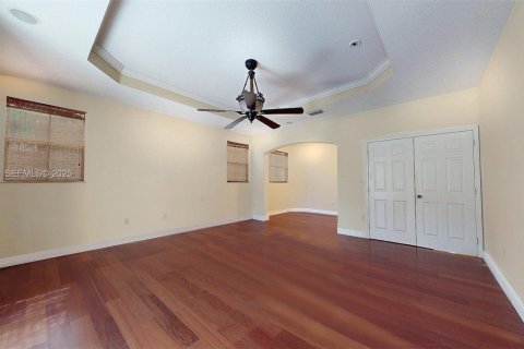 House in Miami, Florida 5 bedrooms, 316.15 sq.m. № 1989355 - photo 29