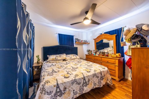 House in Marathon, Florida 4 bedrooms, 134.52 sq.m. № 1781727 - photo 23