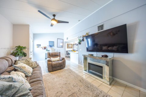 House in Marathon, Florida 4 bedrooms, 134.52 sq.m. № 1781727 - photo 11