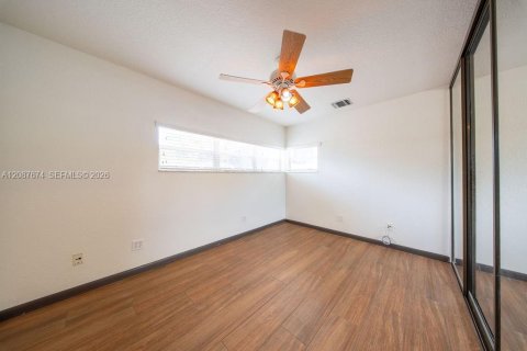 Casa en venta en Lantana, Florida, 4 dormitorios, 190.54 m2 № 2385475 - foto 12
