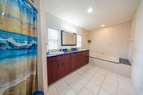 Casa en venta en Lantana, Florida, 4 dormitorios, 190.54 m2 № 2385475 - foto 17